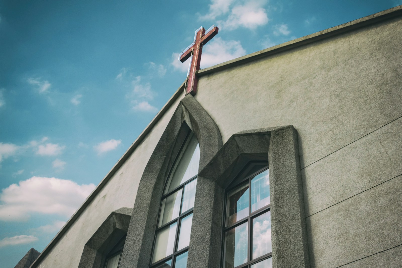 Survey reveals most Americans believe church remains relevant despite generational divides